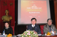 Cơ hội thể hiện tình cảm với quê hương, trường lớp